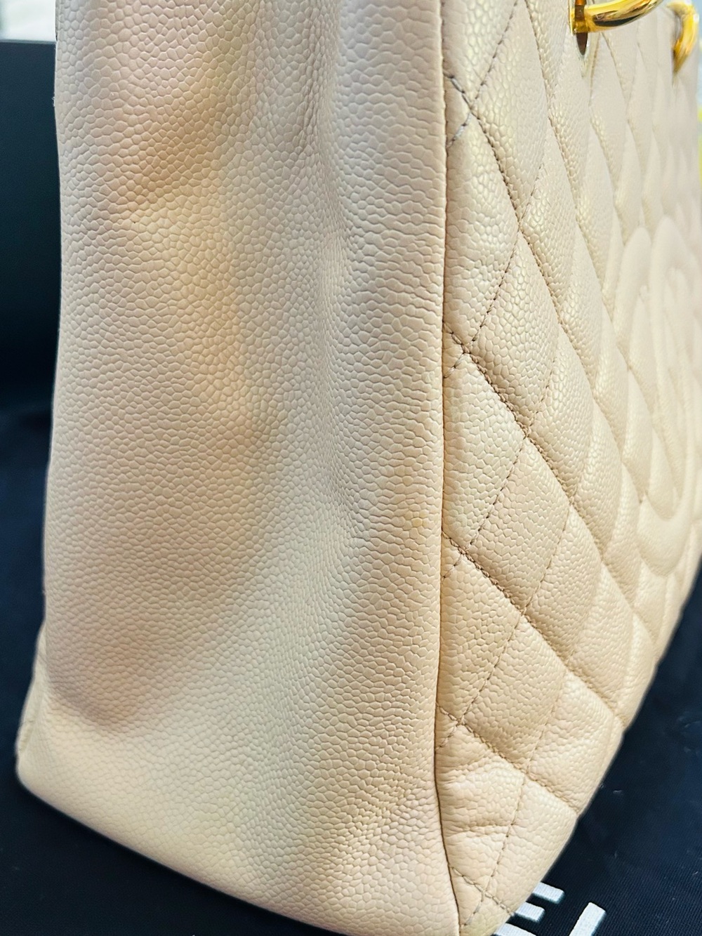 CHANEL Beige Quilted Caviar GST - Picture 7 of 17